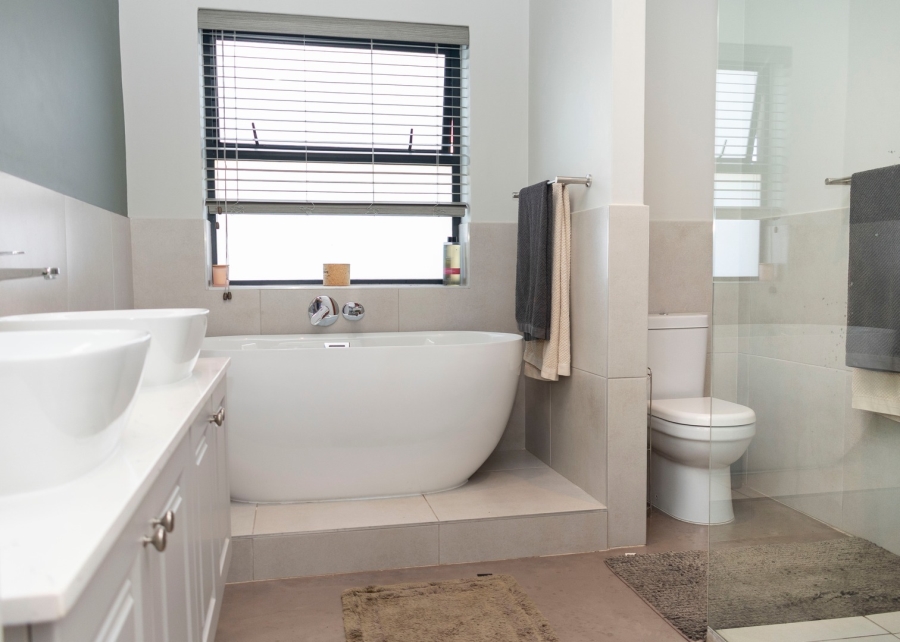 4 Bedroom Property for Sale in Kragga Kamma Eastern Cape
